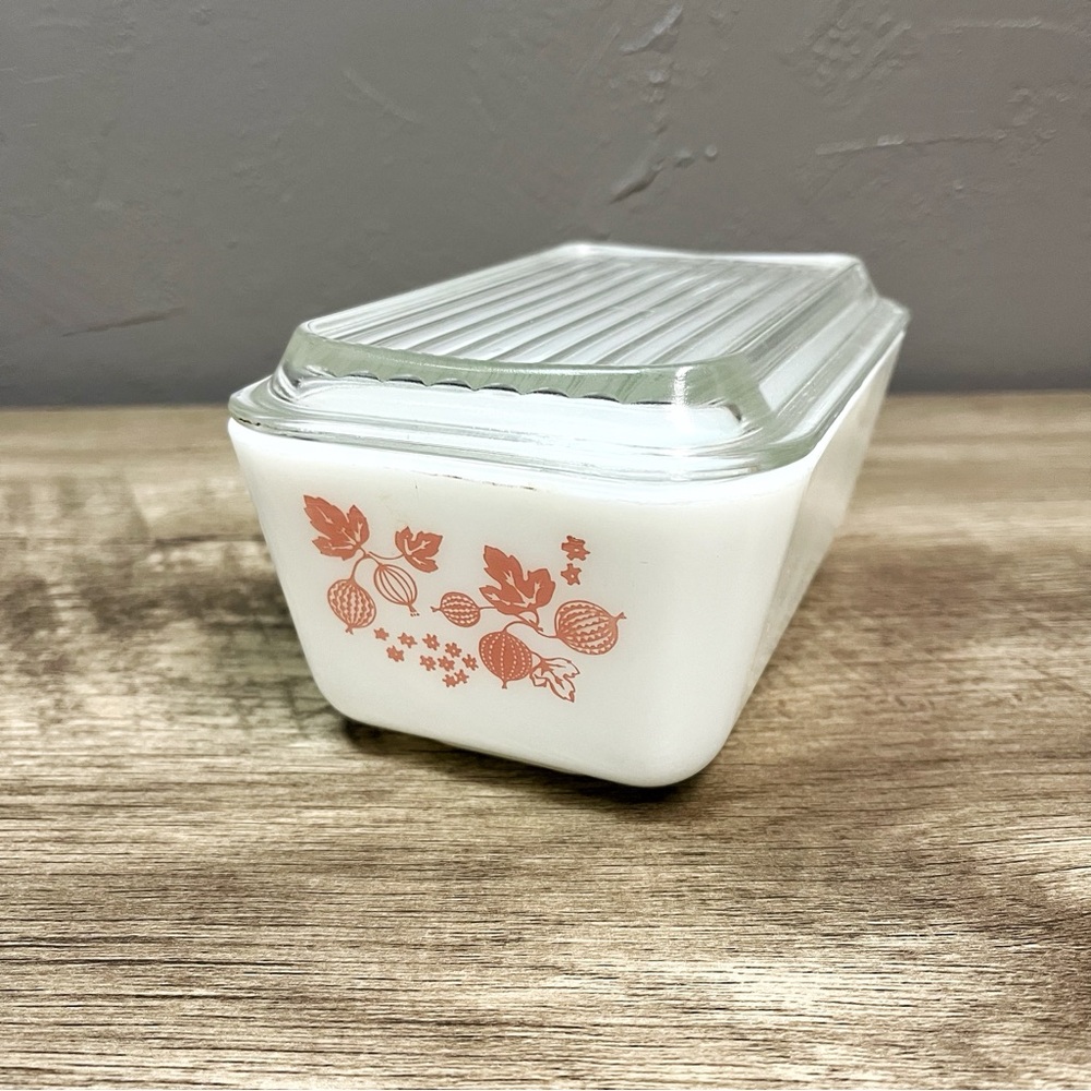 SOLD - Vintage Pyrex Pink Gooseberry 1.5 Pint 0502 Refrigerator Dish w/Lid 502